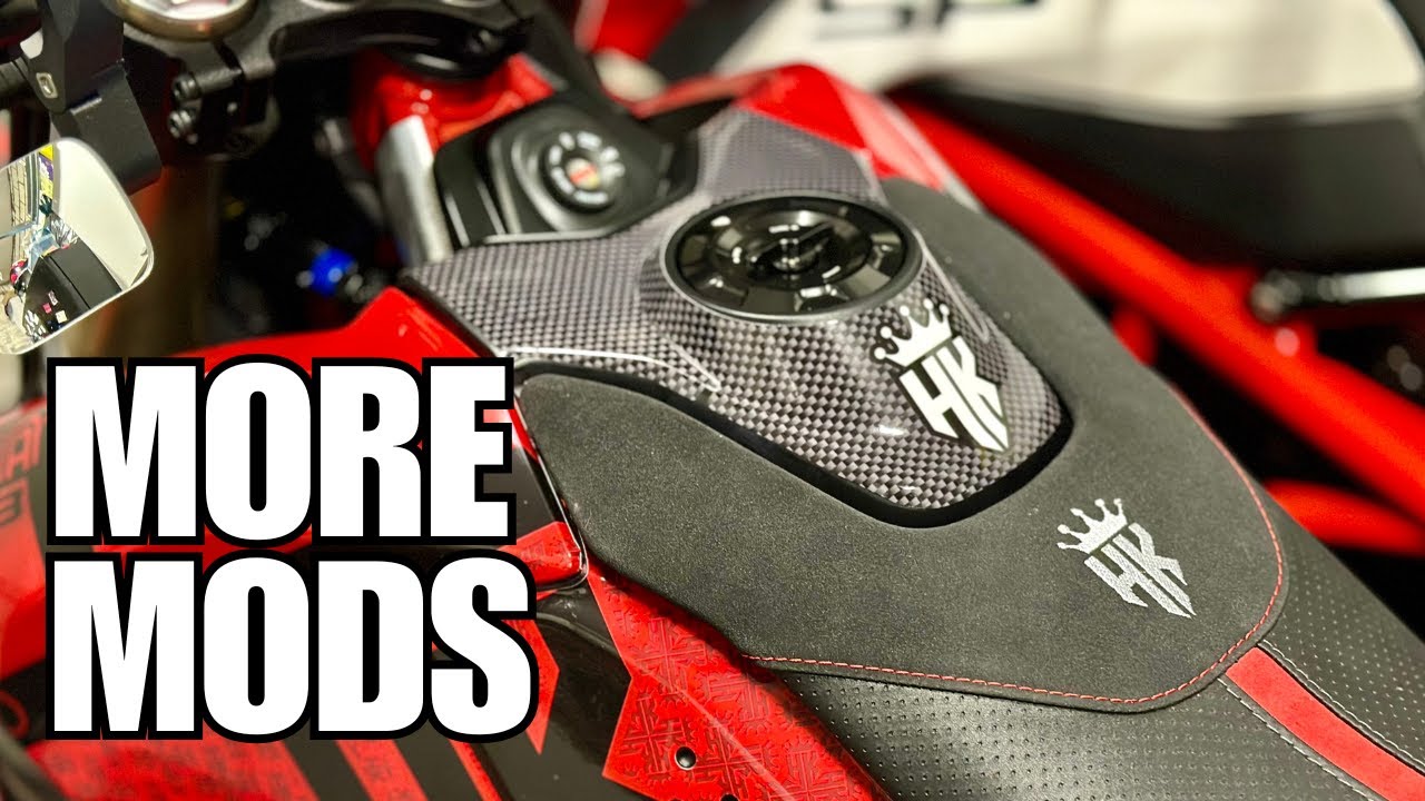 Стильно и громко: крышка бензобака с ЧПУ и звуковая бомба Denali на моем Hypermotard 698 Mono!