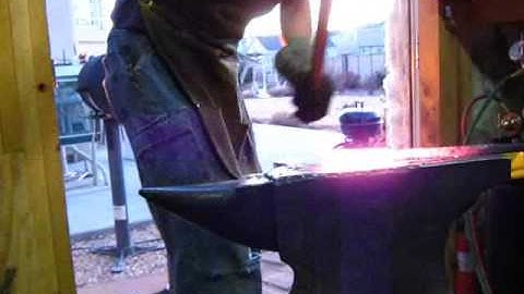 Pattern Welding Tutorial - Part 4 - Drawing out the Billet