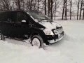 Viano 4matic, поле, много снега, сильный ветер.