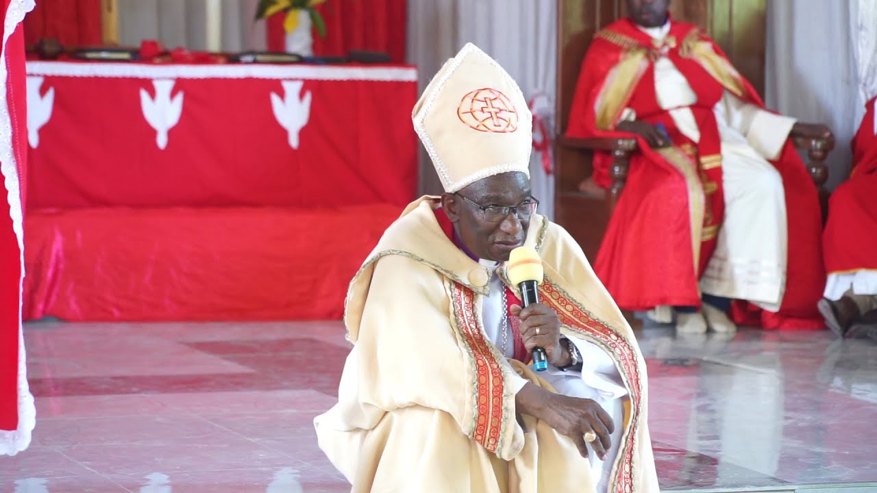 Askofu Dr Fredrick Shoo Akaa chini ya madhabahu Kambala Akihubiria wana Kambala-Turiani