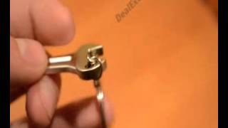 DealExtreme - Stainless Steel Mini Wrench Keychain.avi