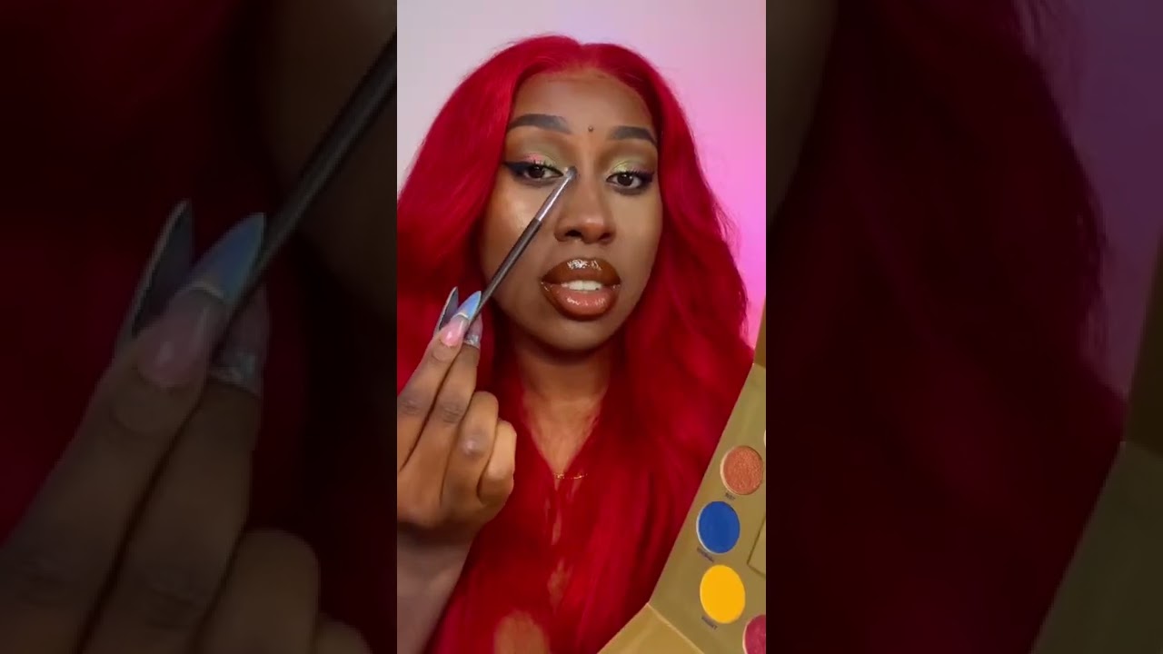 Green and pink eyeshadow using Uoma salute to the sun palette 