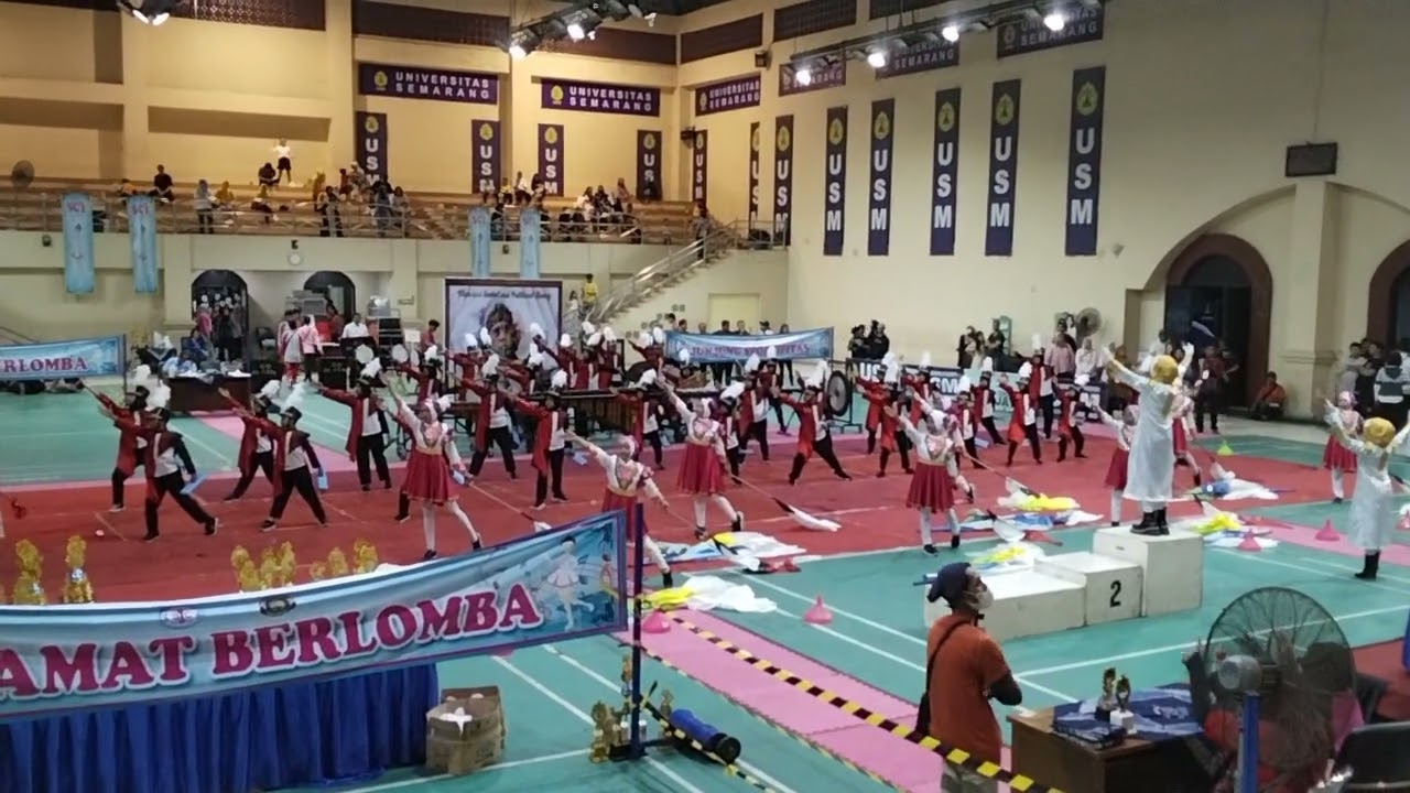 JUARA 1 LOMBA DRUMBAND. MI AL WATONIYAH 2,GOR USM.# LAGU IWAN VALES