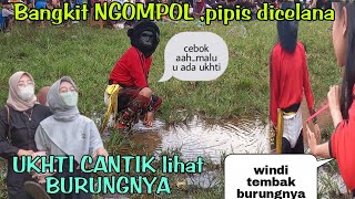 Lucu Parah.bangkit Pipiz Cebok Dilapangan.lepas Cd Bikin Ukhti Cantik Pengin Lihat Burungnya