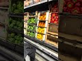 Comprando la cena de año nuevo 31 diciembre 2025