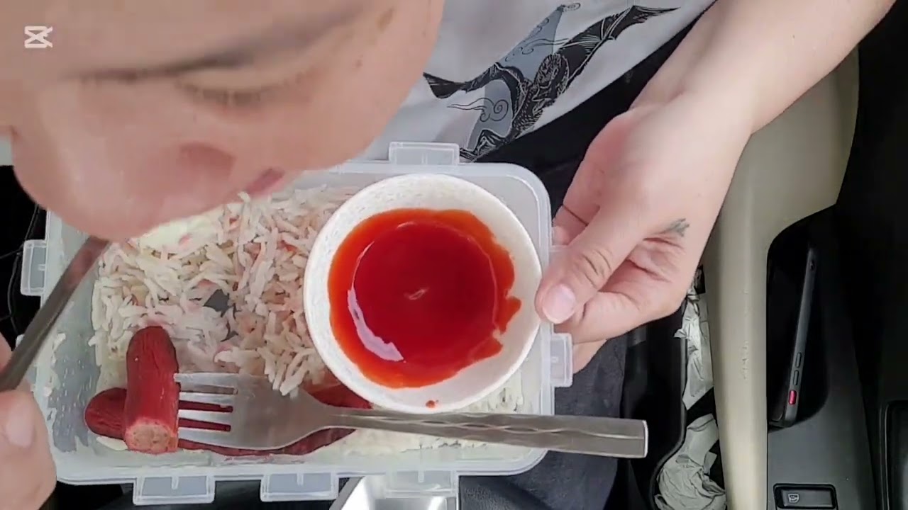 BAON SERYE 01 MUKBANG IN THE CAR ( HOTSILOG ) BUHAY DRIVER