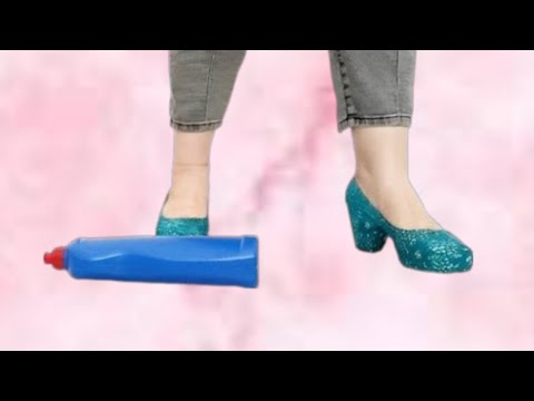 Crush plastic filled with water(Make-up remover liquid)😬😁
