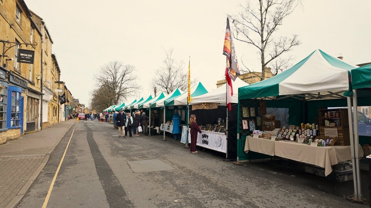 Market Day in MORETON IN MARSH 🇬🇧 | Busy Cotswold Market Town Walking Tour 4K