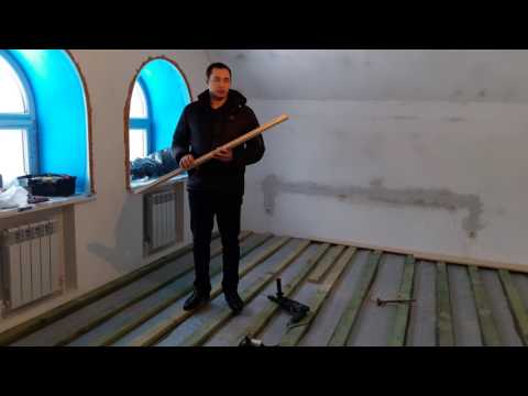 Установка деревянного пола из кедра.