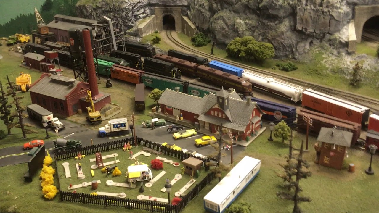 N scale Model Railroad, the other side of my layout. - YouTube
