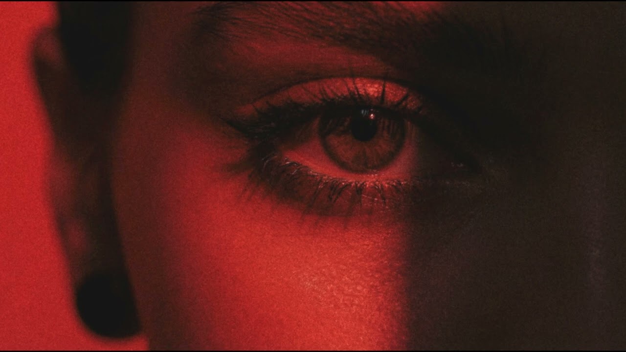 Enter the Romance | A Suspended Hour of Cinematic Calm