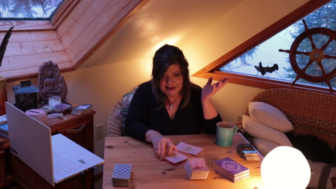 SAGITTARIUS AN EMOTIONAL READ! I ALMOST TEARED UP ON THIS ONE! SOMEONE IS IN THEIR DEEPEST EMOTIONS