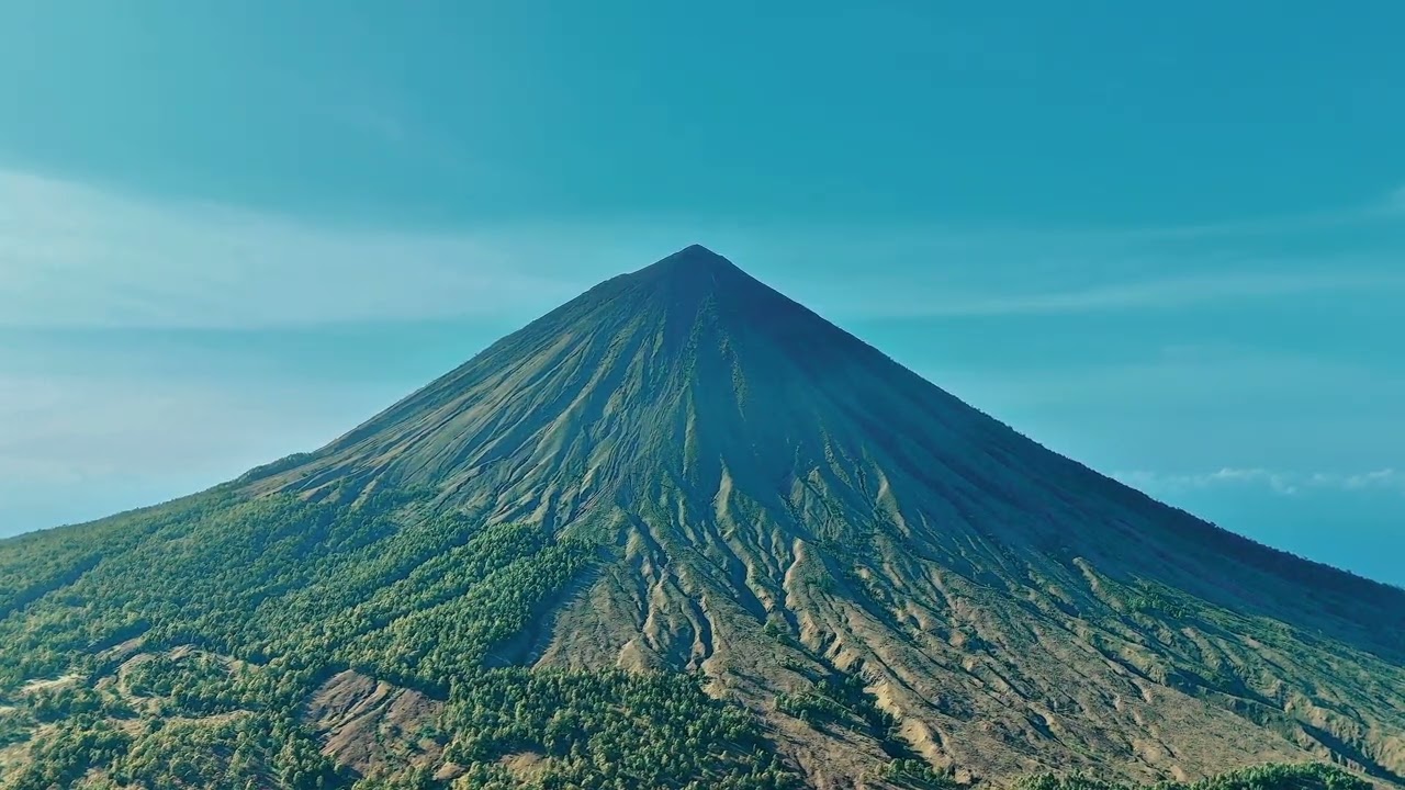 Drone View : Bukit Avatar View Gunung Inerie, NTT 