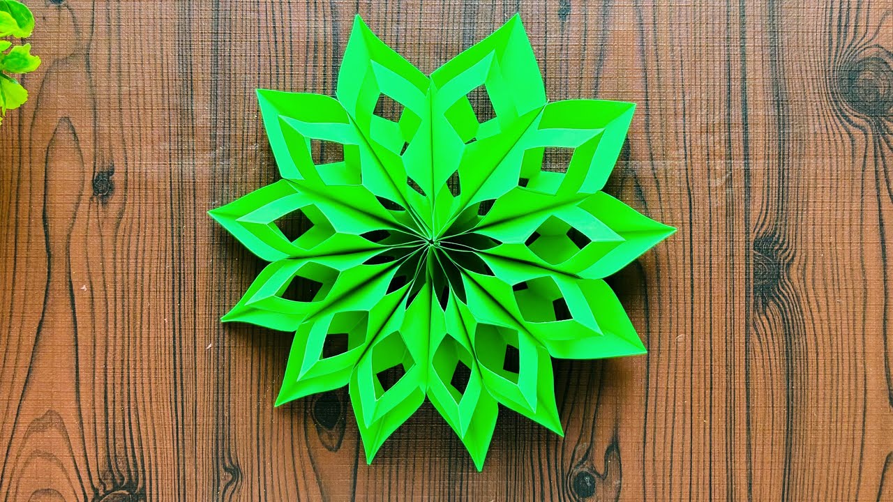 How to Make DIY Christmas Paper Snowflakes