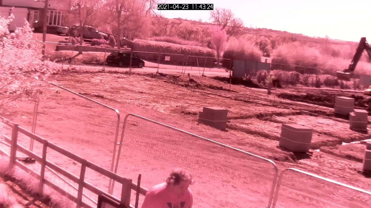 Mostly men in hi-vis standing about. 2021-04-23 1130-1230