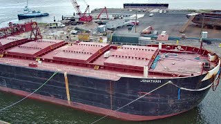Cape Edmont Undocking / Jonathan Barge Docking