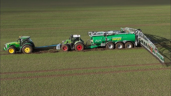 Landwirte, Die Traktor-Zubehör Für Das Plastiklaubdecken-Bett-Lügen  Vorbereiten Stockbild - Bild von umgebung, tropfenfänger: 149842913