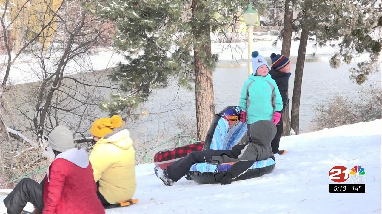 Bend locals and tourists enjoy the snow