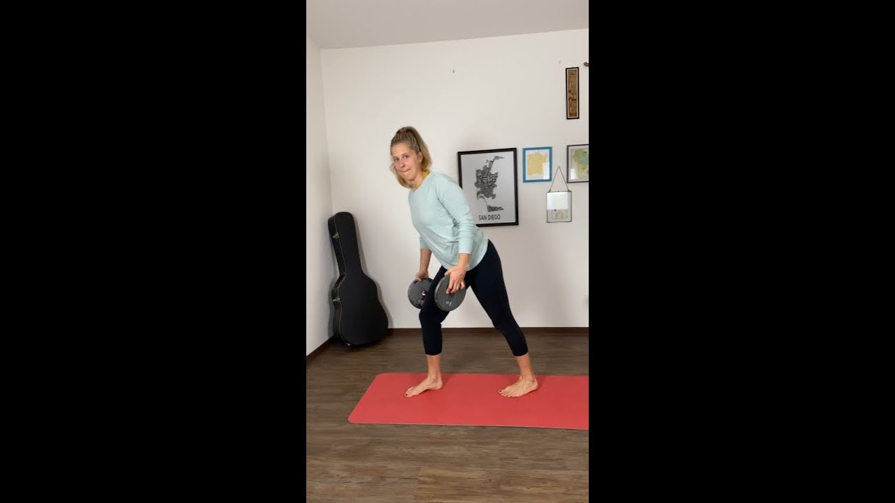 Water bucket with hip drop