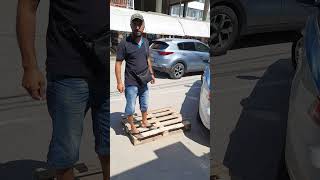 Барадатые незаконные предпрениматели забегали как тараканы при виде ментов Анапа Витязево у моря