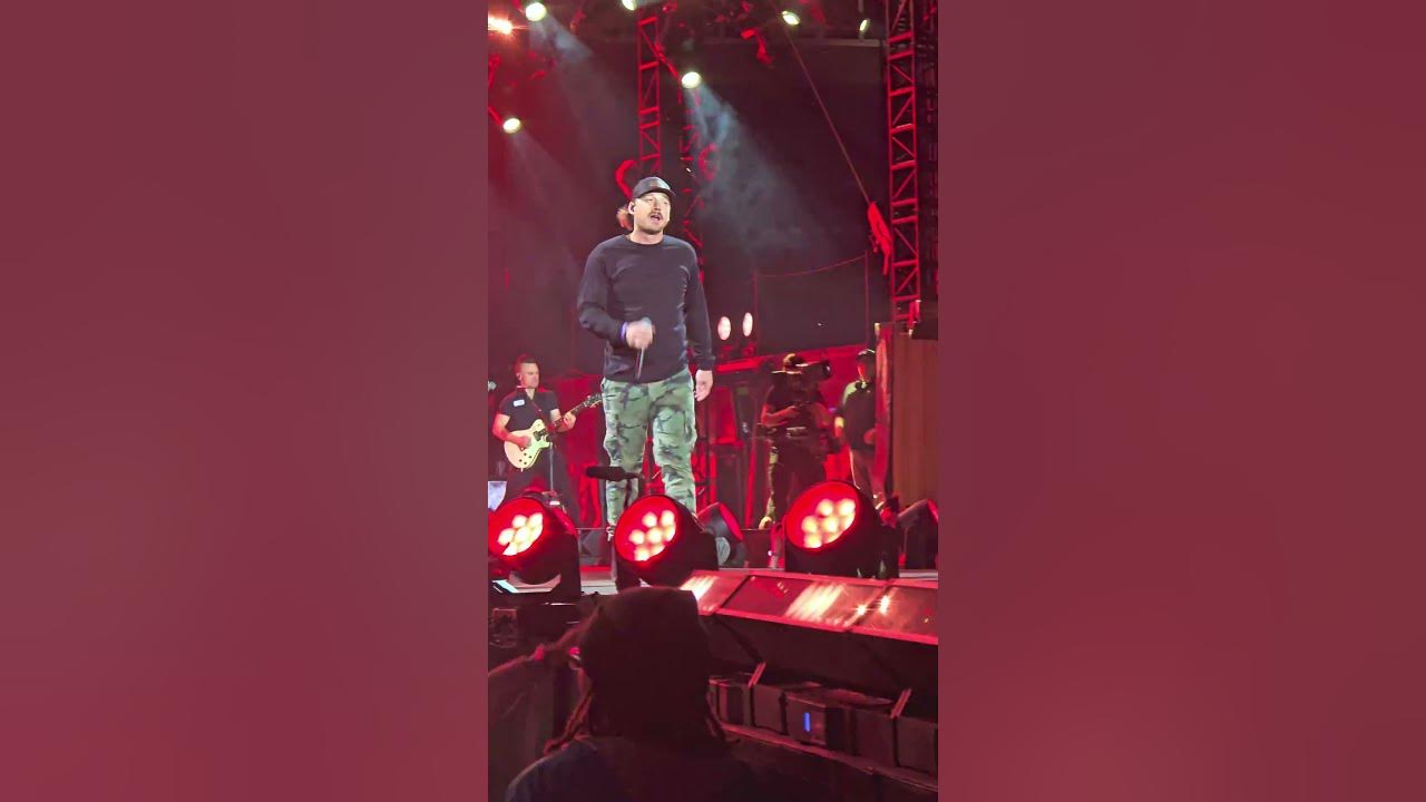 Morgan Wallen Performs Whiskey Glasses Live in Charlotte 🥃🔥
