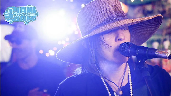 TARA JANE O'NEIL  -  "Dig in" (Live at A Ship in t...