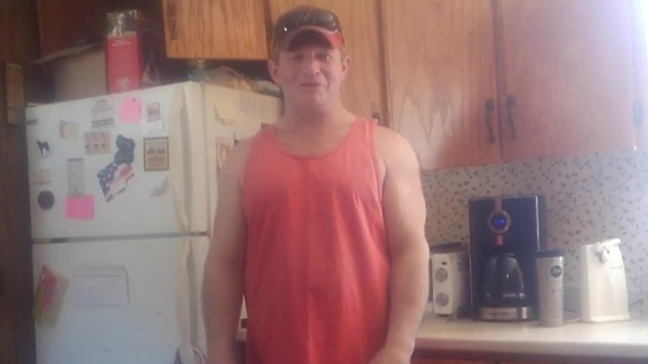 Бэконбой взламывает телефон Лорна Армстронга