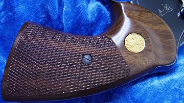 Colt Python early 3rd generation grips, 1974-1978  Deer Hollow