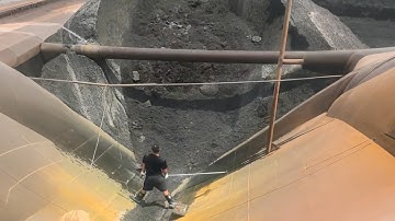 Barge unloading 3900 tons of bauxite ore - Smooth flow, good conveyor belt movement