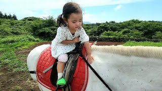 [SUB] RUDA fell in love with horses on Jeju Island. 👧❤️🐴 (First time riding a horse)