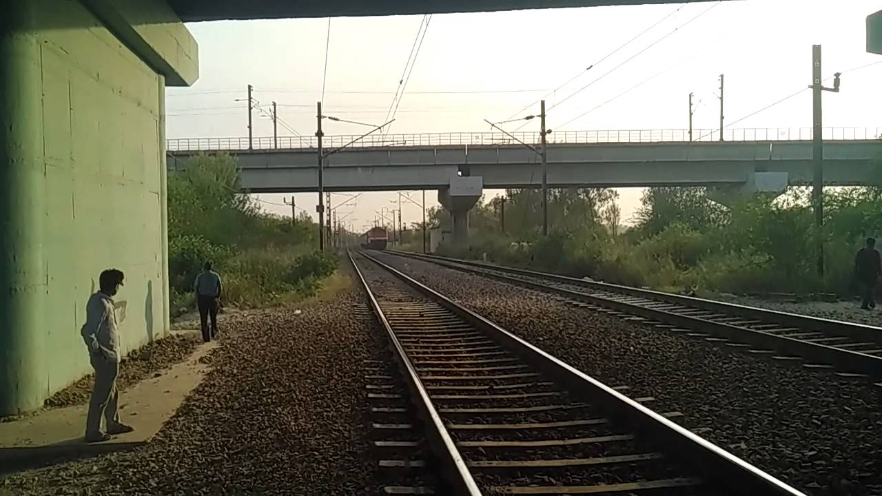 14681/82 ndls - juc SF exp hauled by GZB wap4