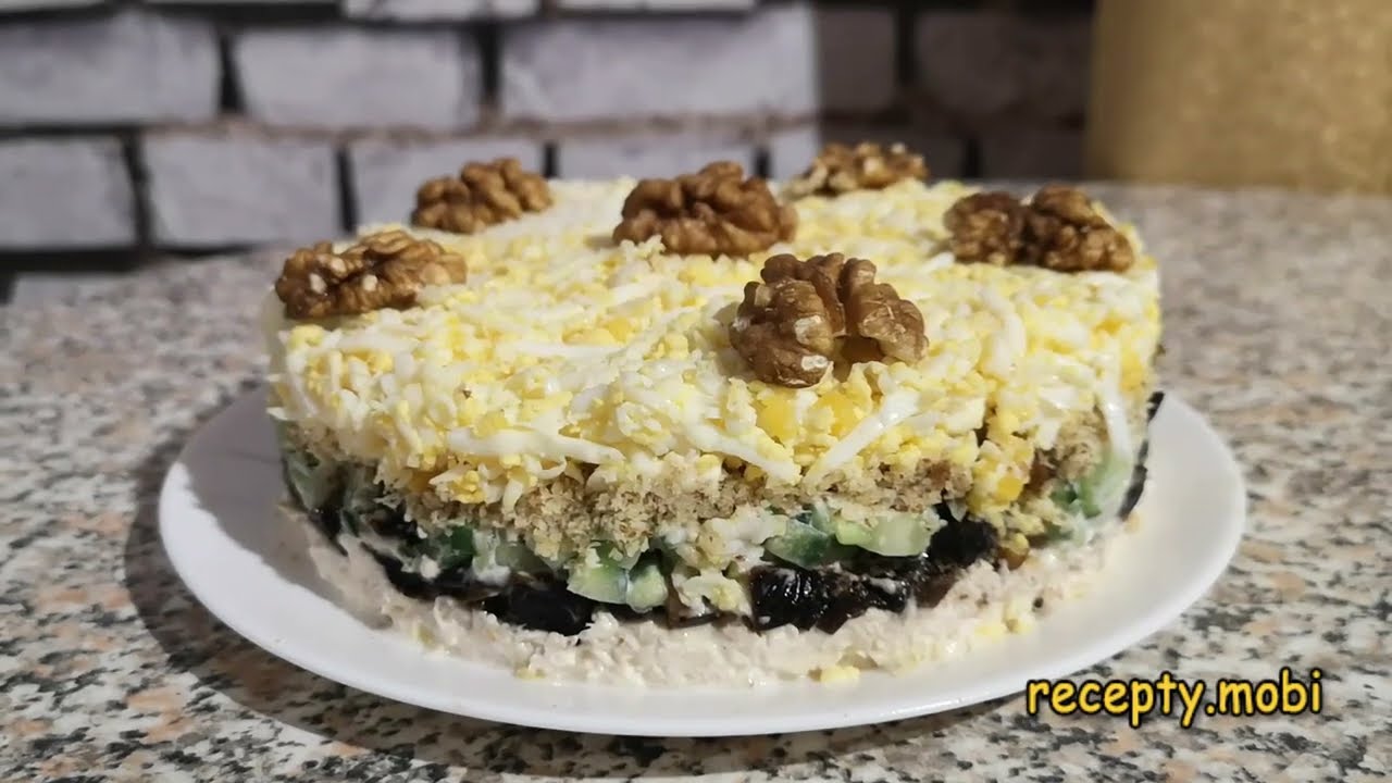 Дамский каприз с курицей и черносливом