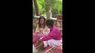 شاهد لقطات مضحكة وعفوية للملكة رانيا وابنتها الاميرة ايمان بنت عبدالله