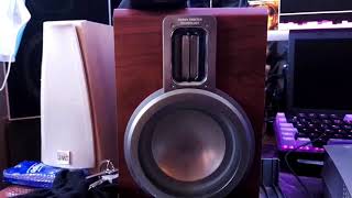 Philips FWB-MCM 8/01 - Ribbon tweeter speakers playing bossa nova