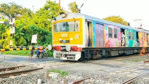 Dangerously Hitting : Kreamz Ad - Printed Aerodynamic Katwa To Howrah EMU Local Hit At Railgate