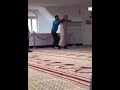 الجن يهاجم هذا الأخ مباشرة في المسجد ويسبب في شجار بين شخصين