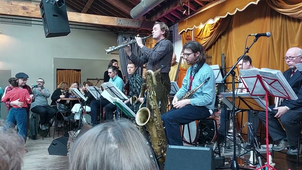 Ewan Bleach and his band play Long Gone Blues by Billie Holiday 5th February 2023