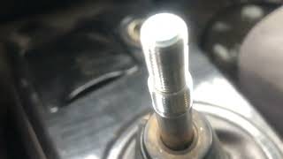 Как снять ручку мкпп на автомобиле Mitsubishi Lancer 9