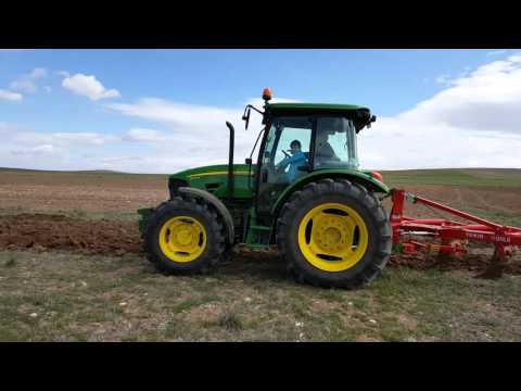 Video: Kiek arklio galių yra „John Deere 5105“?