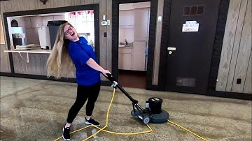 OFFICE EMPLOYEE USES FLOOR BUFFER FOR THE FIRST TIME! FUNNY!