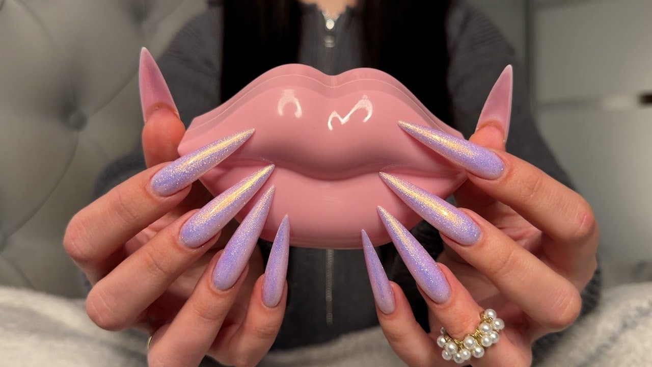 ASMR - tapping & scratching on random items ( triggers ) NO TALKING