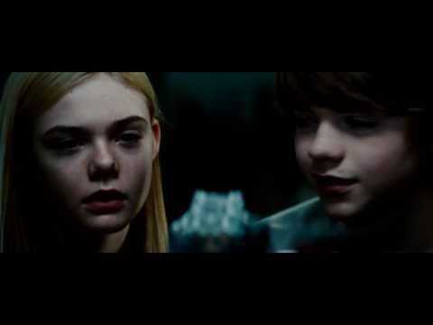 Super 8 - Bande-annonce HD - Steven Spielberg / JJ...