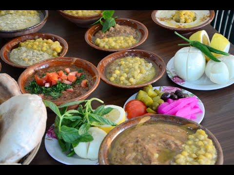 تحدي اكل سفرة لبنانية من مطعم زيت وزعتر - جربنا الاكل اللبناني لاول مرة ! Lebanese Food Challenge. 