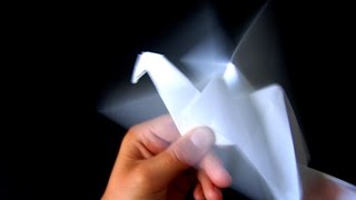 Журавлик оригами с машущими крыльями. Origami crane flapping wings Журавлик оригами с машущими крыльями. Origami crane flapping wings