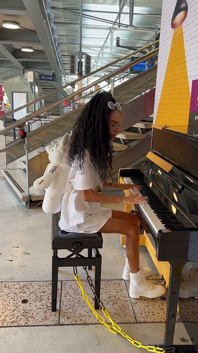 Masha Mati -live piano in Paris