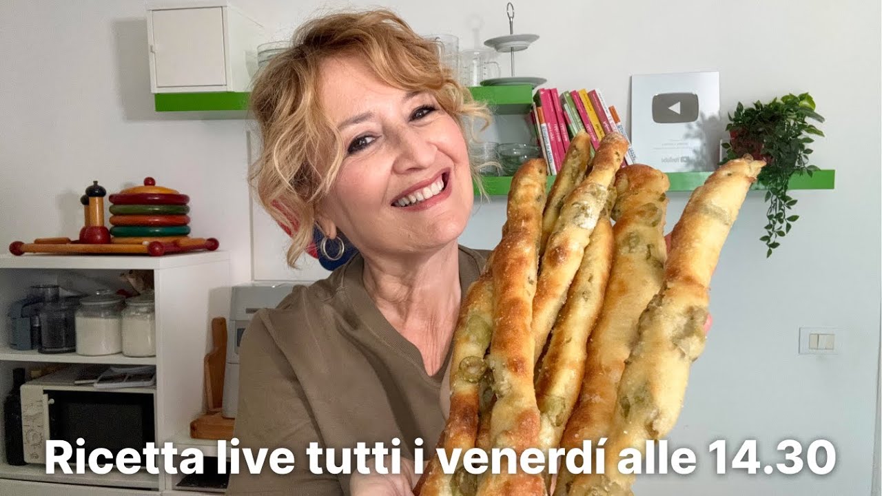 Si fanno con un cucchiaio! Bastoncini di focaccia alle olive.