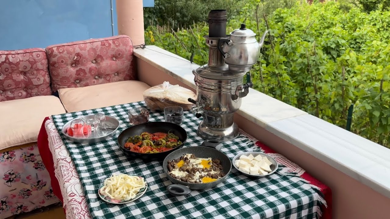 Köyde kış hazırlığı için ￼domates toplayıp menemen yapımı kahvaltı ￼