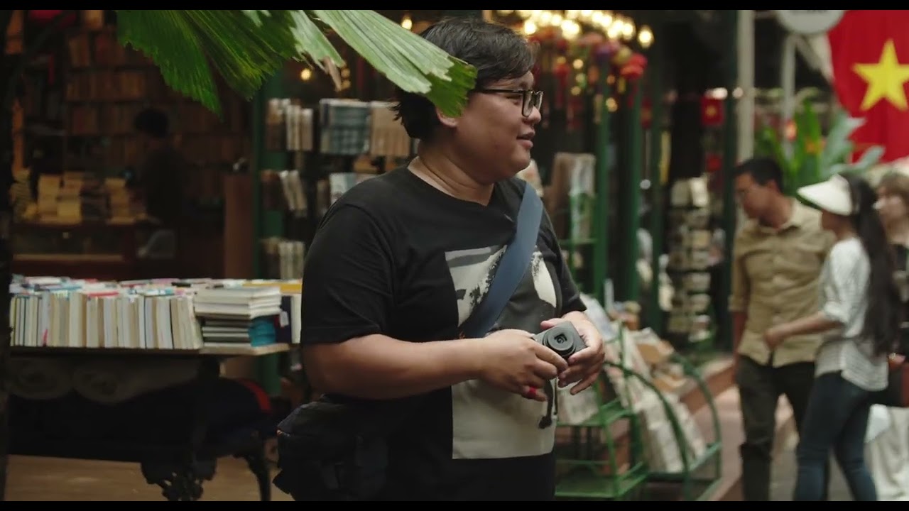 🎥 Trên Tay RICOH GR IV: Đánh Giá Nhanh từ Huy Tuấn | Chụp Đường Phố Sài Gòn — Video review, click xem trên YouTube