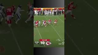 Kansas City Chiefs INSANE Touchdown 😳🏈 This Play Was OVER Instantly… Watch Again #nfl