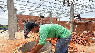Lay Bricks Like A Pro #DIY #howto #Bricklaying #Brick #Tutorial #Builder #Building #Construction.